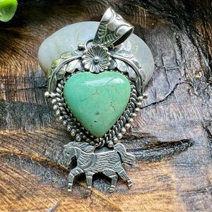 925 Sterling Silver Kingman Turquoise Heart Pendant Horse Floral Leaf Detail